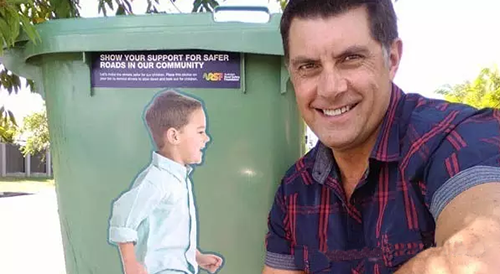 行車安全出奇招：垃圾桶上貼安全標識，提醒司機‘不要超速’