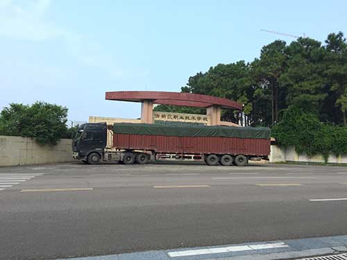  欣方圳仿大理石垃圾桶廠家為清遠(yuǎn)高校送貨上門(mén)。