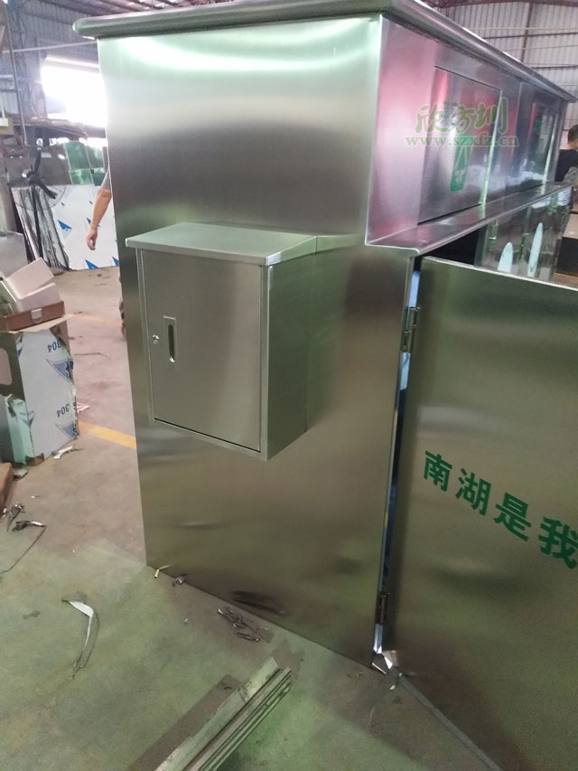 大型不銹鋼垃圾收集箱工廠(chǎng)生產(chǎn)圖