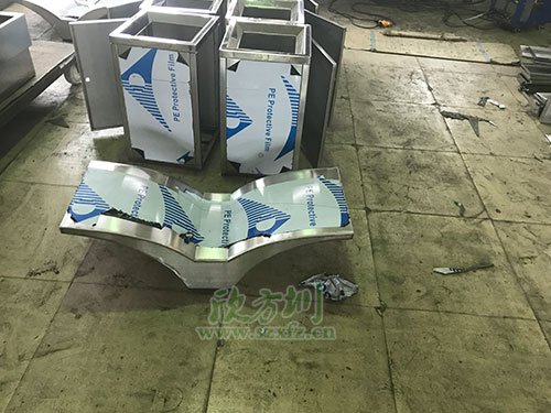 由手藝精湛的焊工師傅焊接，打磨師傅全程手工打磨而成。