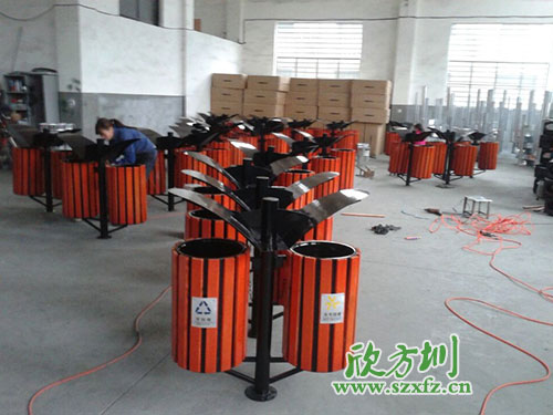 美化公園環(huán)境，就選河源鋼木垃圾桶