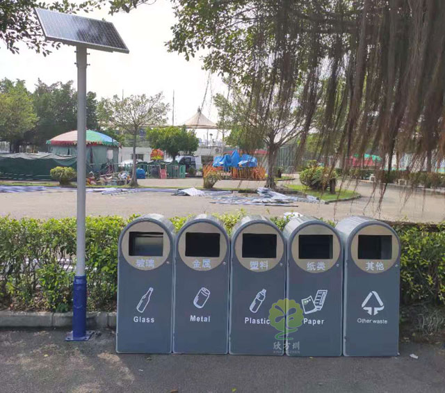 新款多分類果皮箱垃圾分類收集容器太陽能供電，智能滿溢功能通過平臺遠(yuǎn)程終端提醒