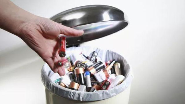 有害垃圾危害大，請投有害垃圾桶集中處置