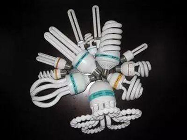 有害垃圾危害大，請投有害垃圾桶集中處置